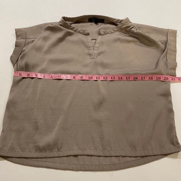 BCBG Max Azria Taupe High-Low Blouse Women’s Small - Picture 4 of 6